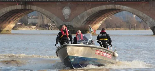 Poursuivi par la police, il saute dans la Garonne 