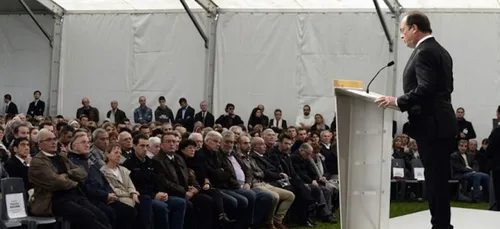 Hommage de François Hollande aux victimes