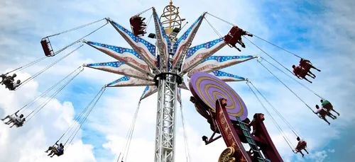 Une Française de 24 ans meurt éjectée d’un manège de "chaises...