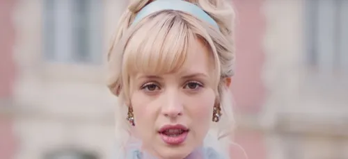 Angèle en couple avec une femme ? Elle se confie sur l’homosexualité