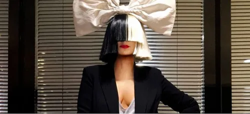 Sia annonce être devenue maman pour la première fois