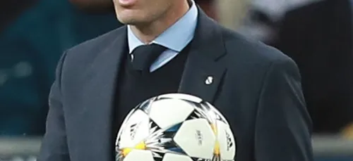 Un automobiliste se fait percuter par Zidane et lui demande...un...