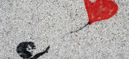 Banksy a dévoilé une nouvelle œuvre spéciale pour la Saint-Valentin...