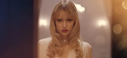 Victoires de la Musique : Angèle violemment taclée après sa...