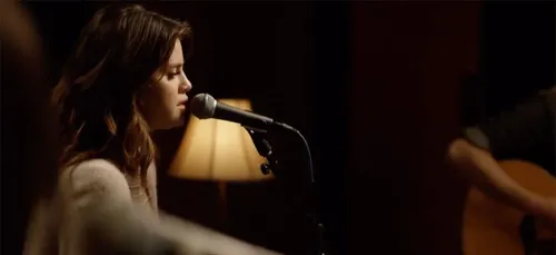 Selena Gomez : sa version acoustique de « Rare » enflamme la toile...