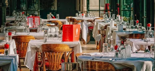 Cette photo d’un couple attablé au restaurant crée la polémique