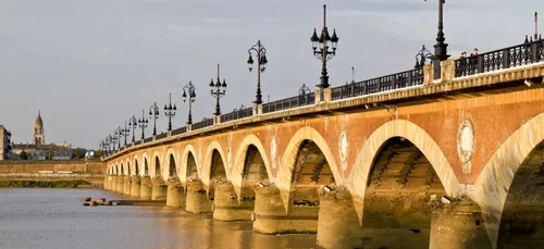 Le Pont de pierre de Bordeaux a besoin de nous !