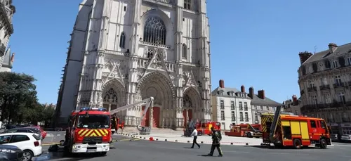 Un incendie s’est déclaré à la cathédrale de Nantes, une enquête...