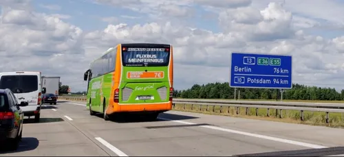 Un homme voyage sur le porte-bagages d’un bus pendant 300 km (Photo)