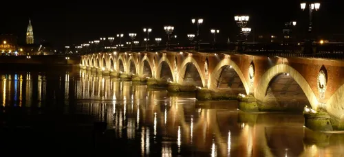 Bordeaux : coup de jeune pour le pont de pierre 