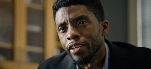 Égalité salariale : Chadwick Boseman a donné une partie de sa...