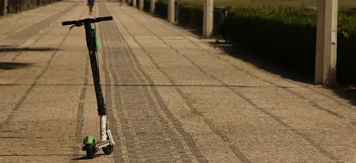 Vélos et trottinettes en libre-service : 117 clauses abusives...