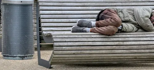 Elle offre un ticket à gratter à des SDF, ils gagnent 50 000 €