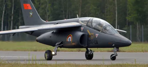 Bordeaux : il utilise un avion d'entraînement pour partir en...