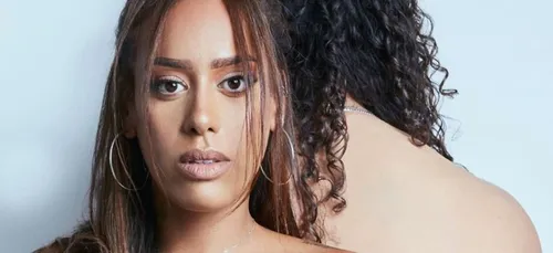 "1 2 3" : Amel Bent dévoile un duo surprise avec le rappeur Hatik...