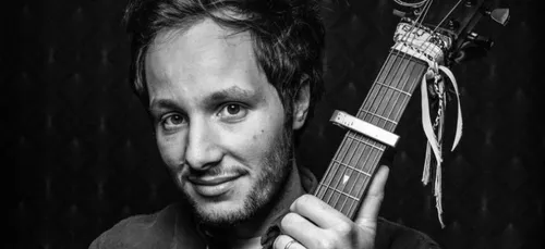 Vianney : le chanteur rejoint enfin la troupe des Enfoirés