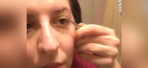 Étoffer ses cils avec ses poils de jambes : la technique déroutante...