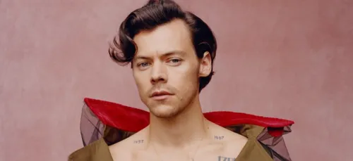 Harry Styles : critiqué pour avoir posé en robe pour Vogue, sa mère...