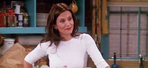 Friends : Courteney Cox rejoue une scène culte pour célébrer...
