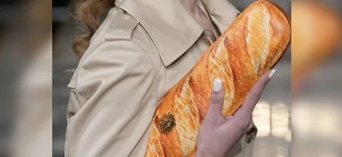 Un sac « baguette de pain » vendu presque 800 euros affole la toile...