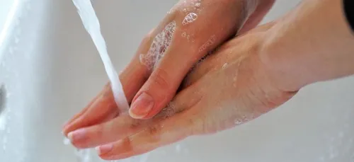 Variant du Covid : une "dizaine de cas" en France, l'Angleterre...