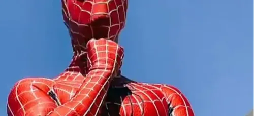 Transformé en Spider-Man, M Pokora fait rire ses fans (vidéo)