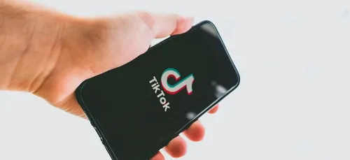 Blackout Challenge : le défi à l'origine de la mort d'une fillette...