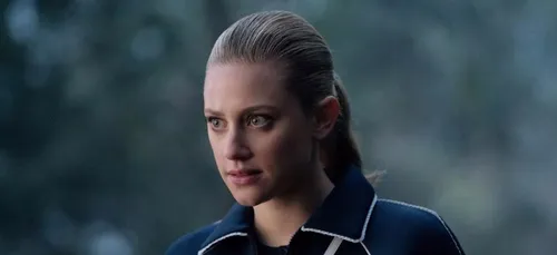Riverdale : Lili Reinhart victime d'une usurpation d'identité dans...