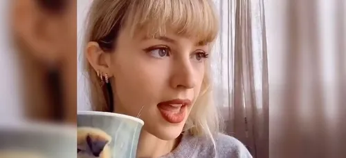 Quand Angèle reprend la chanson culte des années 2000 « Moi...