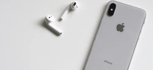Il s'endort avec ses AirPods et avale un de ses écouteurs durant...