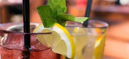 Remercié par une fille après trois rencards, il lui demande de...