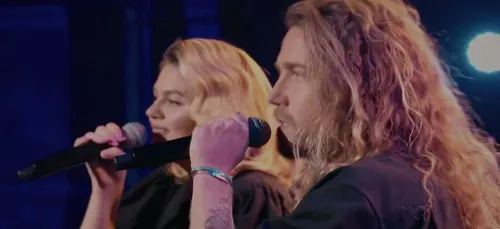 "Aline" : quand Julien Doré et Louane rendent hommage au chanteur...