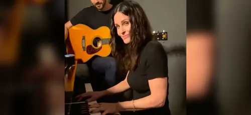 Justin Bieber : quand Courteney Cox reprend son titre "Holy" (vidéo)