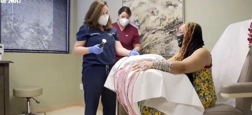 La femme aux plus longs ongles du monde a décidé de les couper pour...