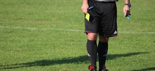 Super League de football : fin du match après le retrait de...