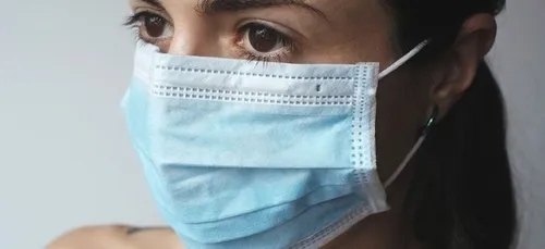 COVID : les personnes vaccinées peuvent enlever le masque dans...