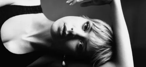 "Angèle est si différente de son frère" :  quand le père de la...