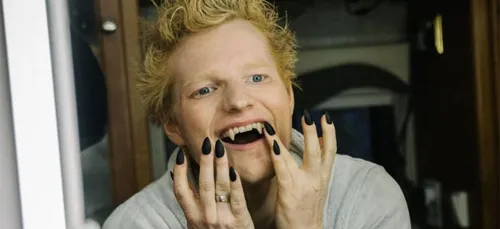 Ed Sheeran se métamorphose pour son nouveau single (vidéo)