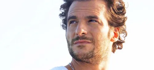 Contraint de reporter sa grande tournée, Amir annonce une série de...