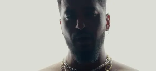 Slimane surprend ses fans avec une reprise de "Changer" de Gims...