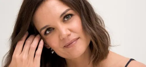 Katie Holmes change complètement de look ! (Photo)