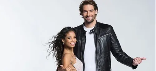 DALS : Camille Lacourt embrasse sa partenaire en direct ! (VIDEO)