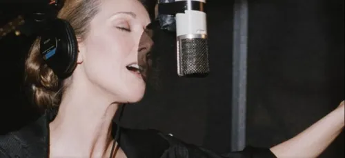 Céline Dion prise en flagrant délit de play-back dans une...