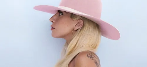 Lady Gaga montre ses fesses sur Instagram (Photos)