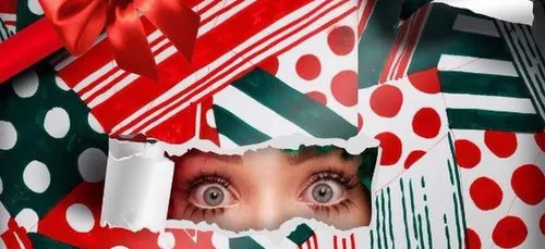 Sia devient un personnage de pâte à modeler dans  "Candy Cane Lane"...