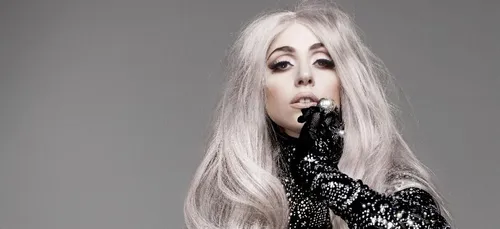 Quand Lady Gaga se transforme en elfe du Père Noël (Photos)