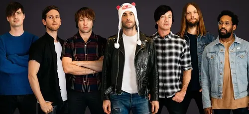 Adam Levine (Maroon 5) : sa compagne dévoile son baby-bump avec un...