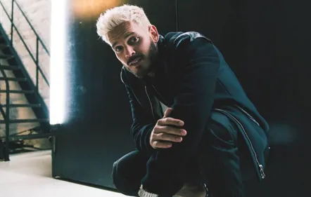 M Pokora affiche un corps de rêve pendant ses vacances !