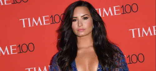 Demi Lovato : sa pool-party sexy et délirante pour le clip È'Sorry...