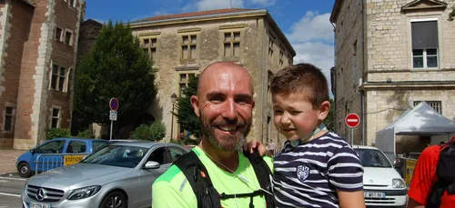 Deux gendarmes courent pour un enfant malade de Castelnau de Médoc